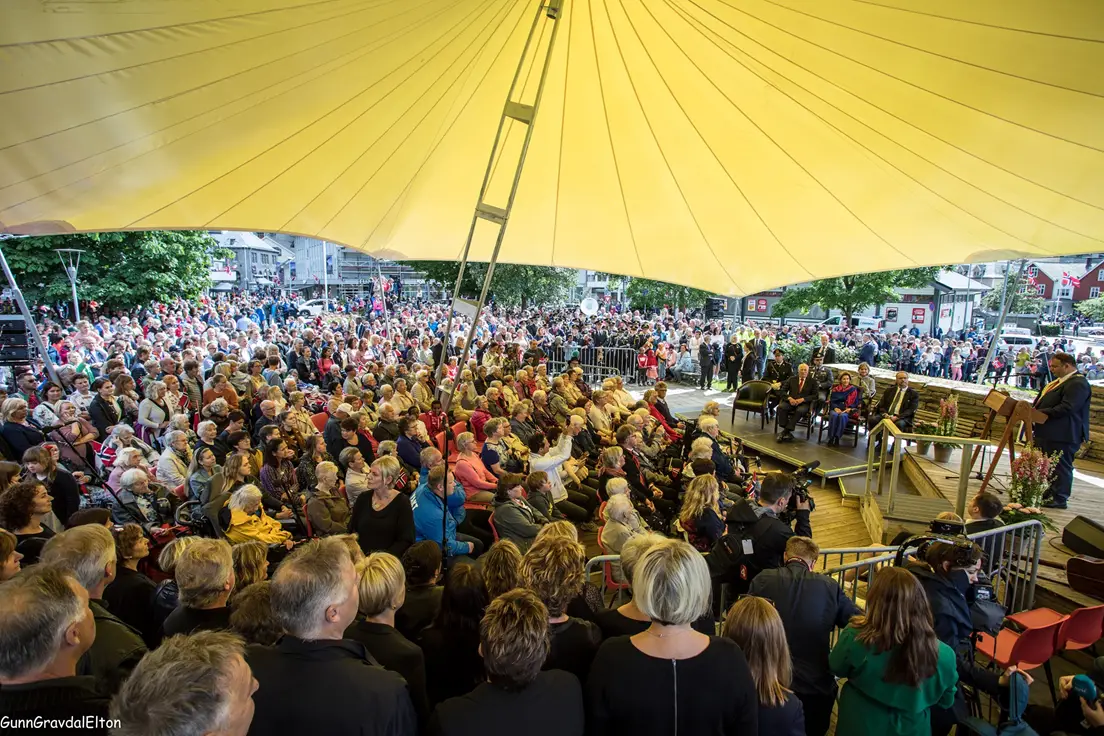 Allsang på Grensen-kveld på Lothepus camping