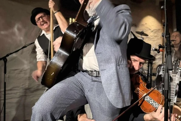 Baljelauget - konsert og pubkveld i teltet