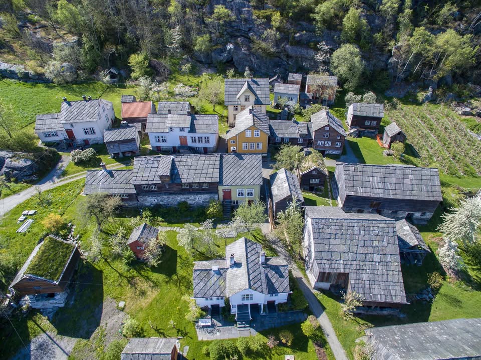 Velkomne til ope tun og avduking av Blått skilt!