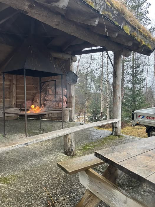 Kveldsmattur til gapahuken i Skare