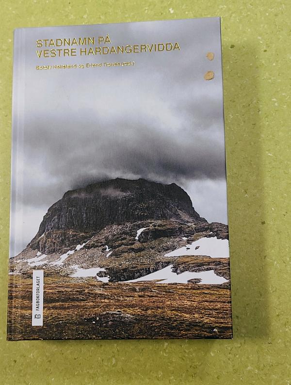 Boklansering med Botolv Helleland og Erlend Trones med kåseri med Gunnstein Akselberg